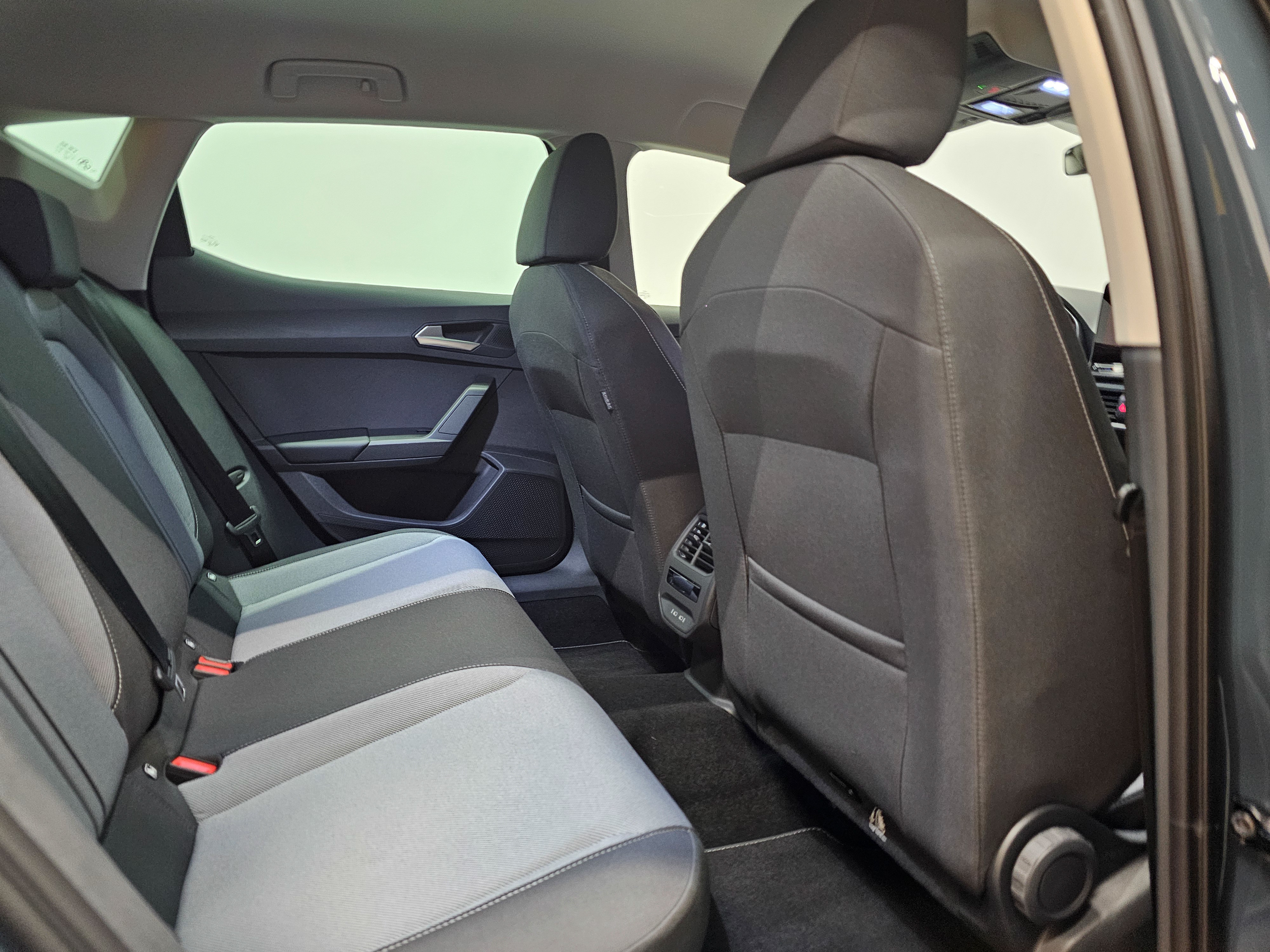 SEAT León 1.5 TSI S&S Style 25 Aniversario 85 kW (116 CV) - 5