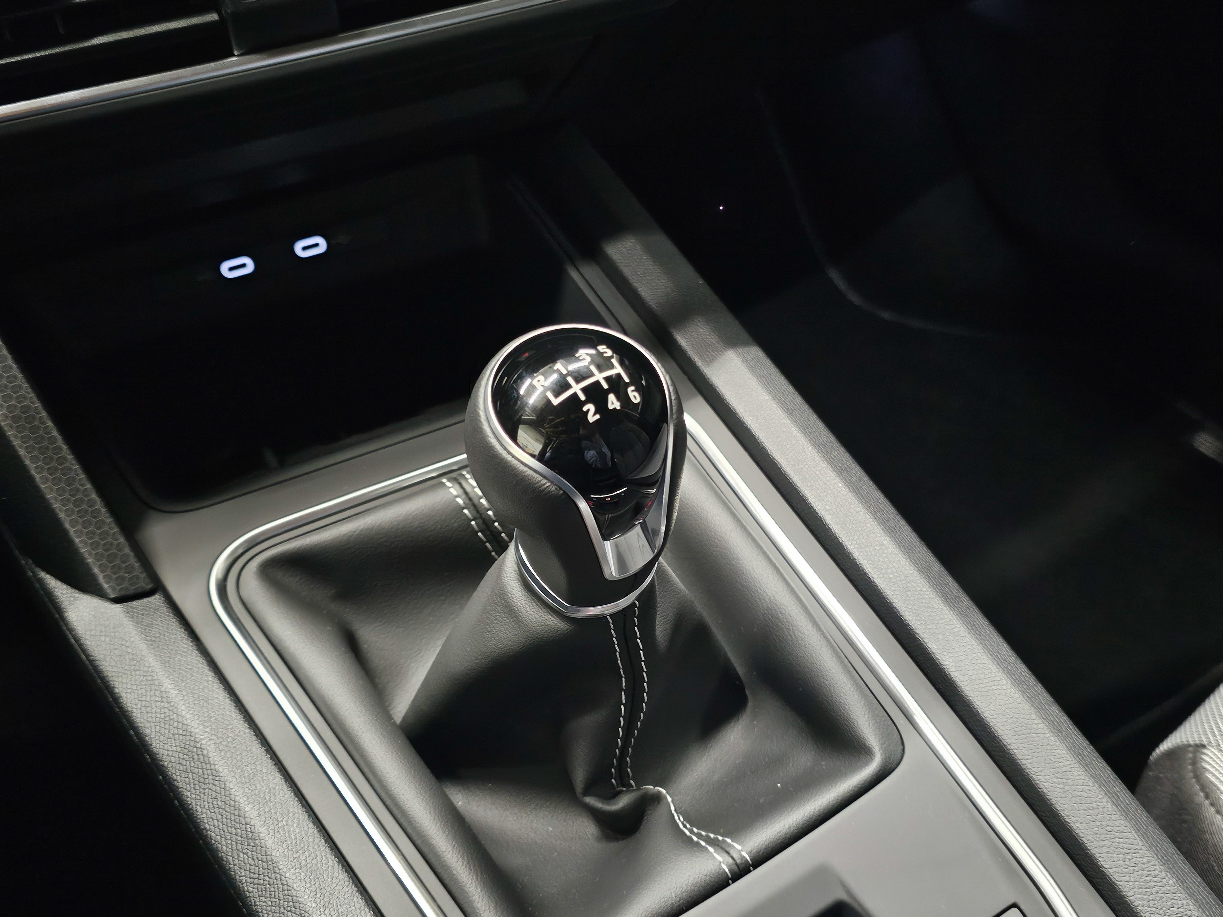 SEAT León 1.5 TSI S&S Style 25 Aniversario 85 kW (116 CV) - 12