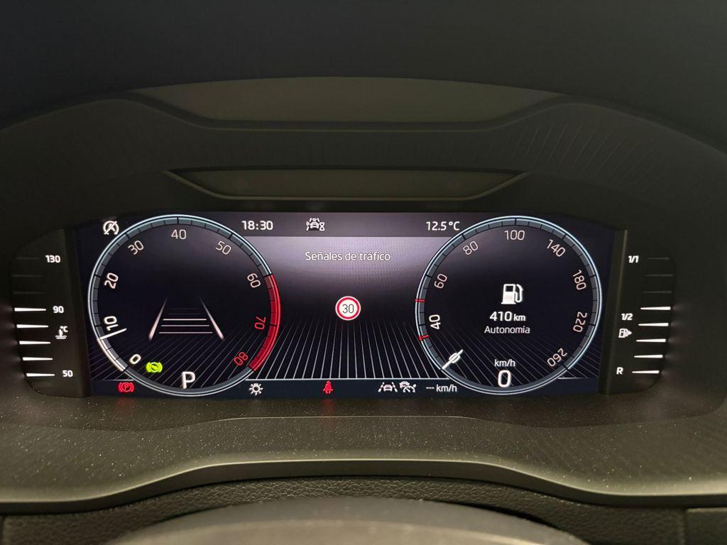 Skoda Karoq 1.5 TSI ACT Selection DSG 110 kW (150 CV) - 12