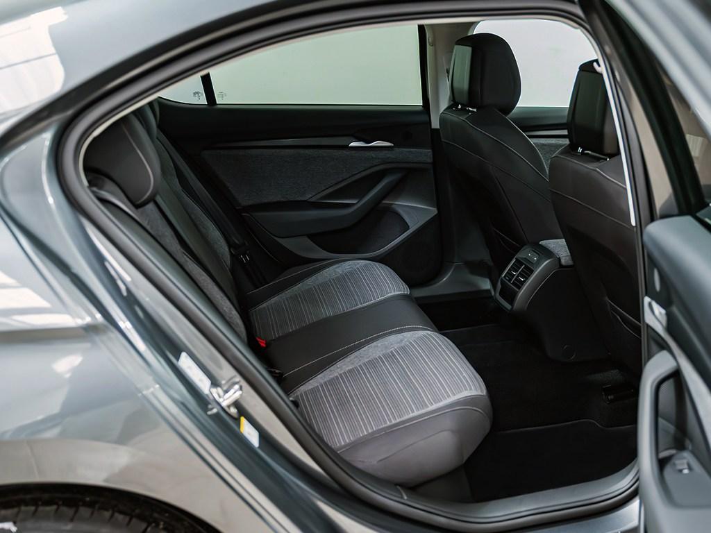 Skoda Superb 1.5 TSI iV P-HEV Selection DSG 150 kW (204 CV) - 5