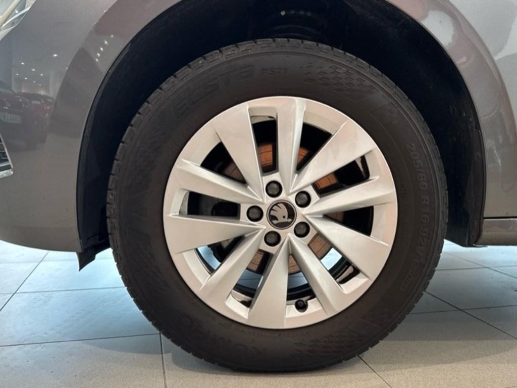 Skoda Kamiq 1.0 TSI Selection DSG 85 kW (115 CV) - 8