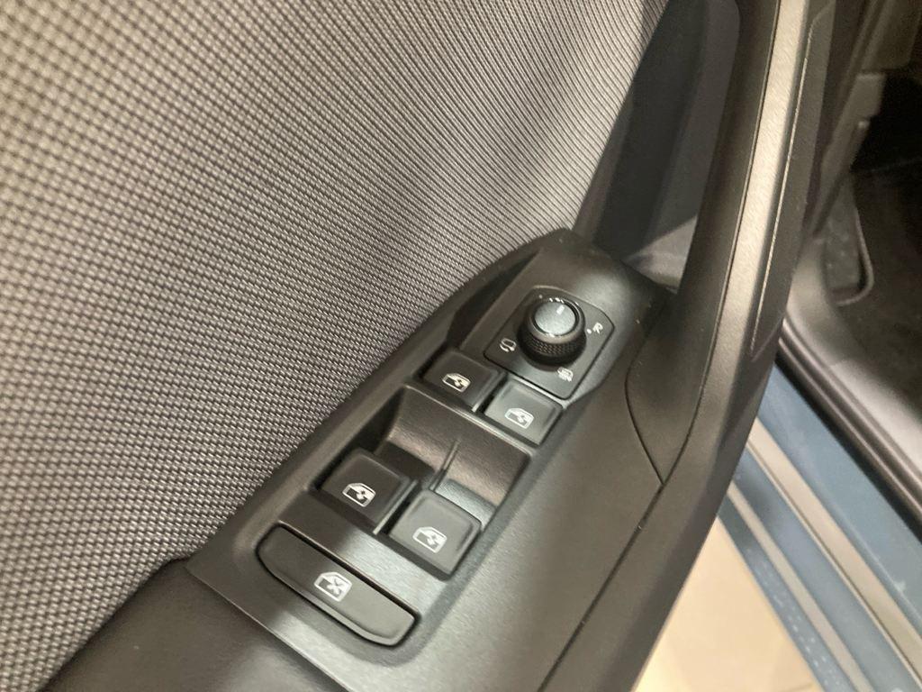 SEAT León 1.5 TSI S&S Style 25 Aniversario 85 kW (116 CV) - 9