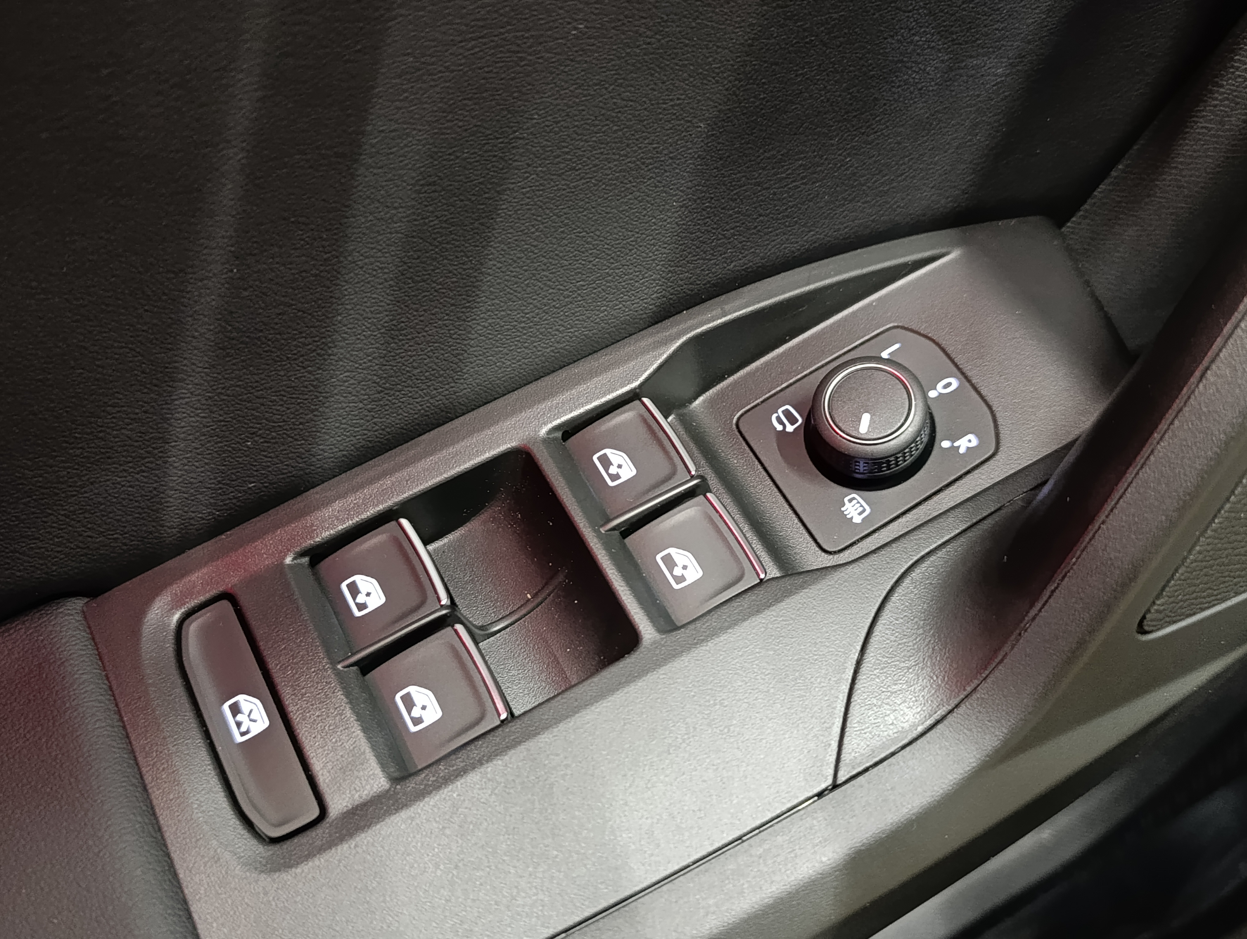 SEAT León 1.5 TSI S&S FR 25 Aniversario 85 kW (116 CV) - 14