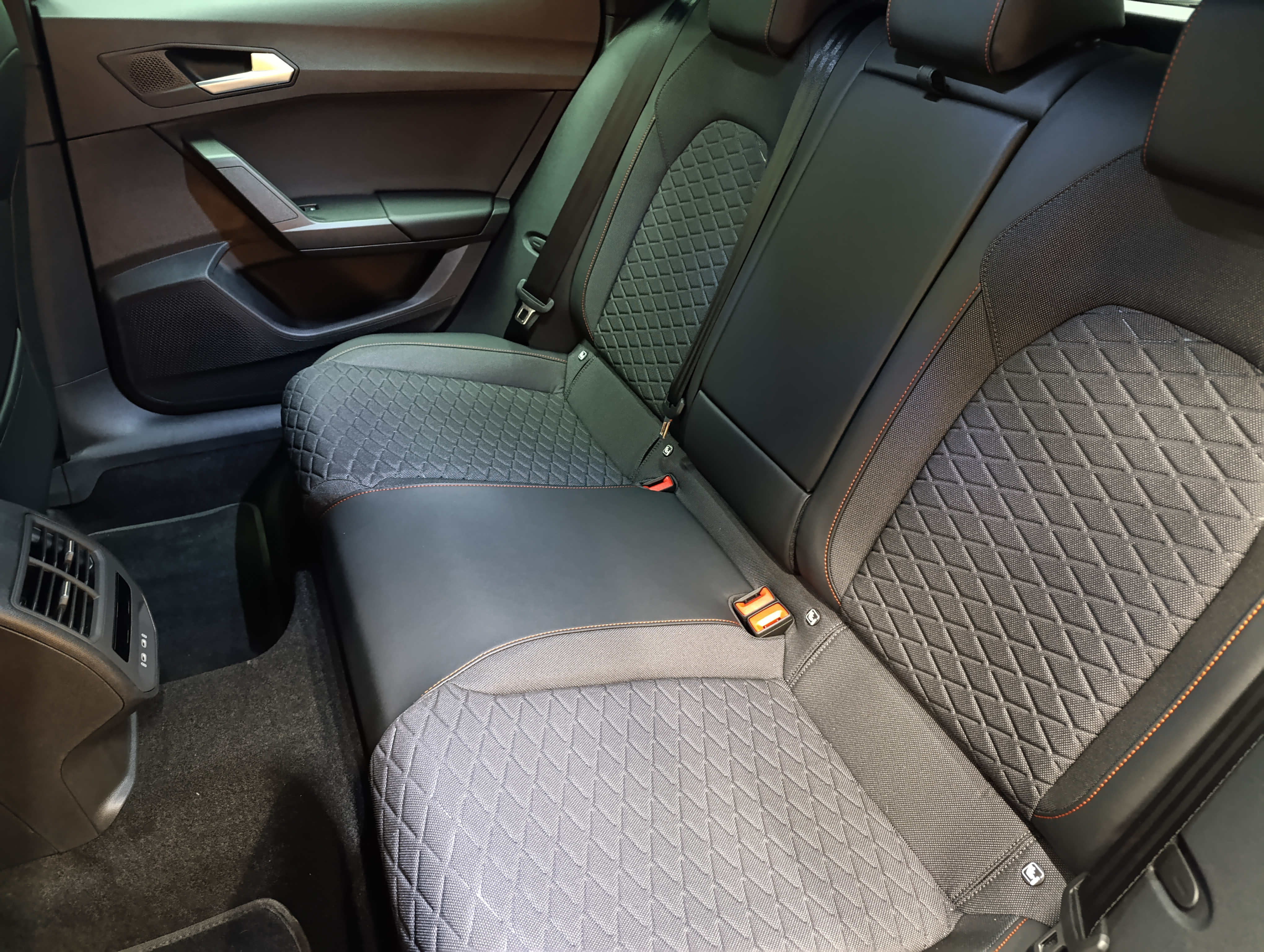 SEAT León 1.5 TSI S&S FR 25 Aniversario 85 kW (116 CV) - 17