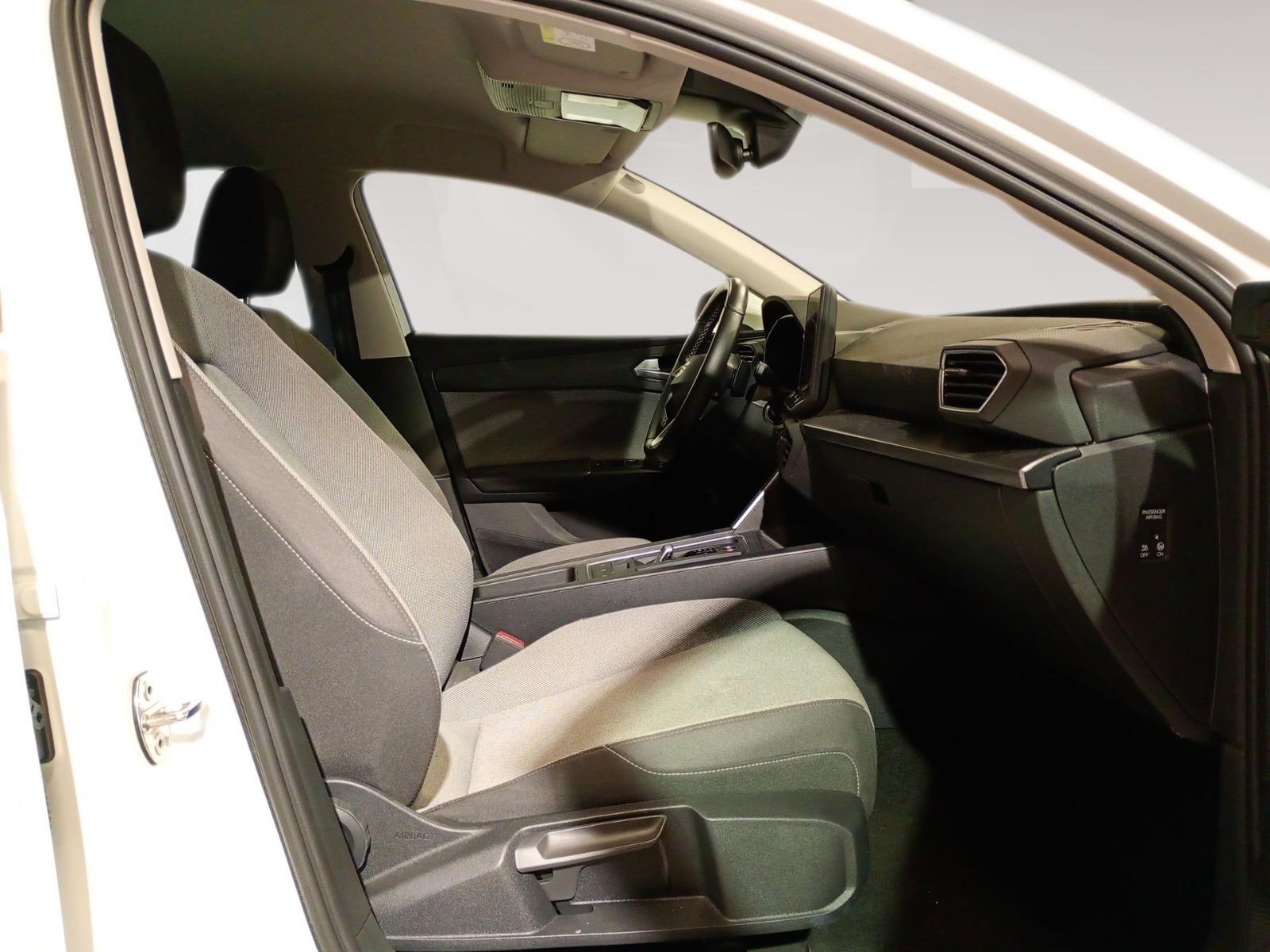 SEAT León 1.5 eTSI Style 25 Aniversario DSG 85 kW (116 CV) - 4