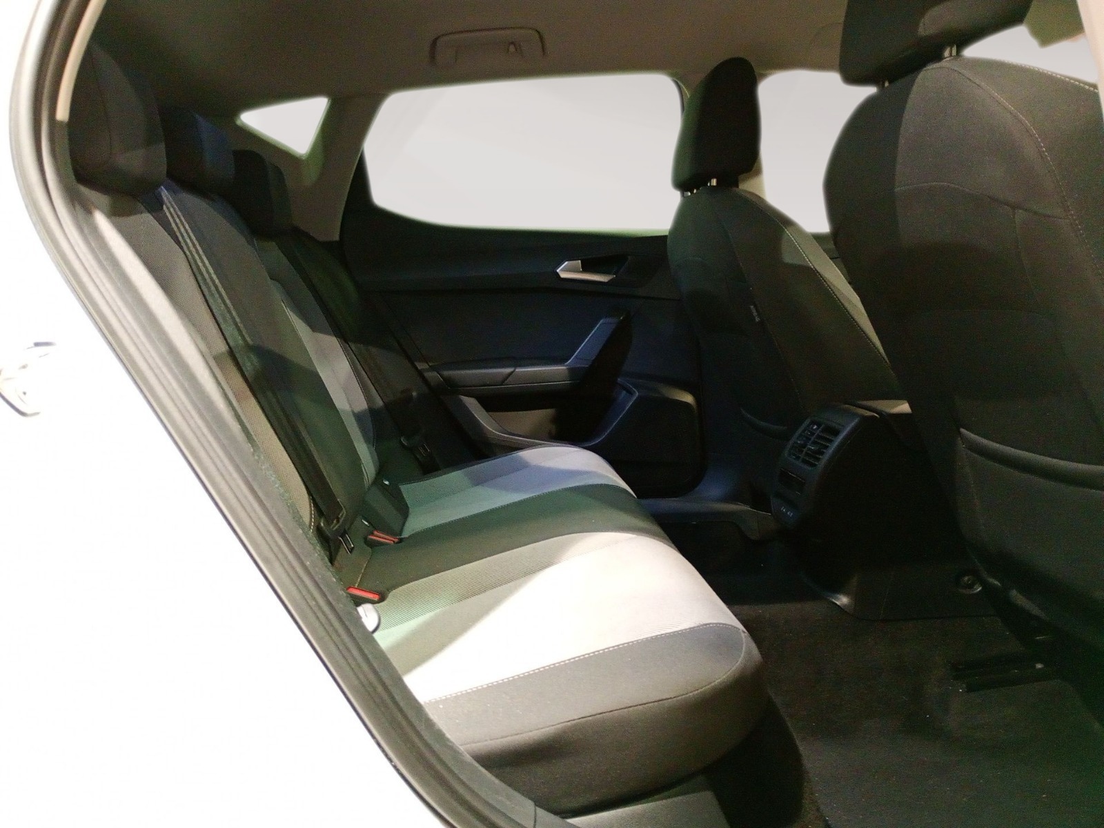 SEAT León 1.5 eTSI Style 25 Aniversario DSG 85 kW (116 CV) - 5