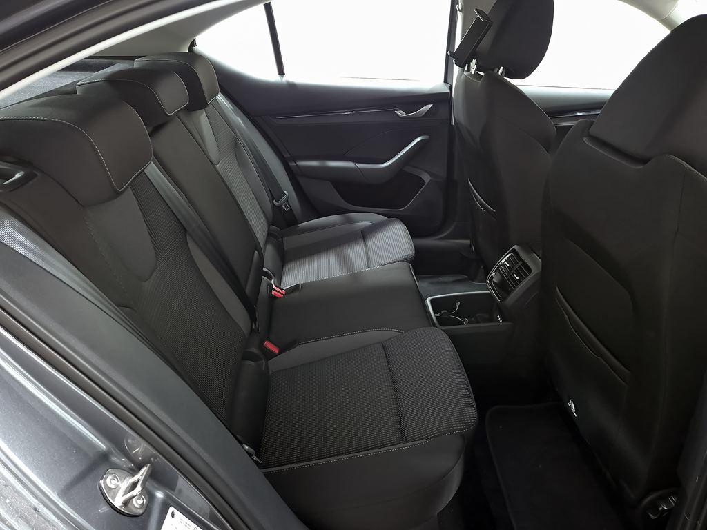 Skoda Octavia 1.5 TSI m-HEV Selection DSG 85 kW (116 CV) - 5