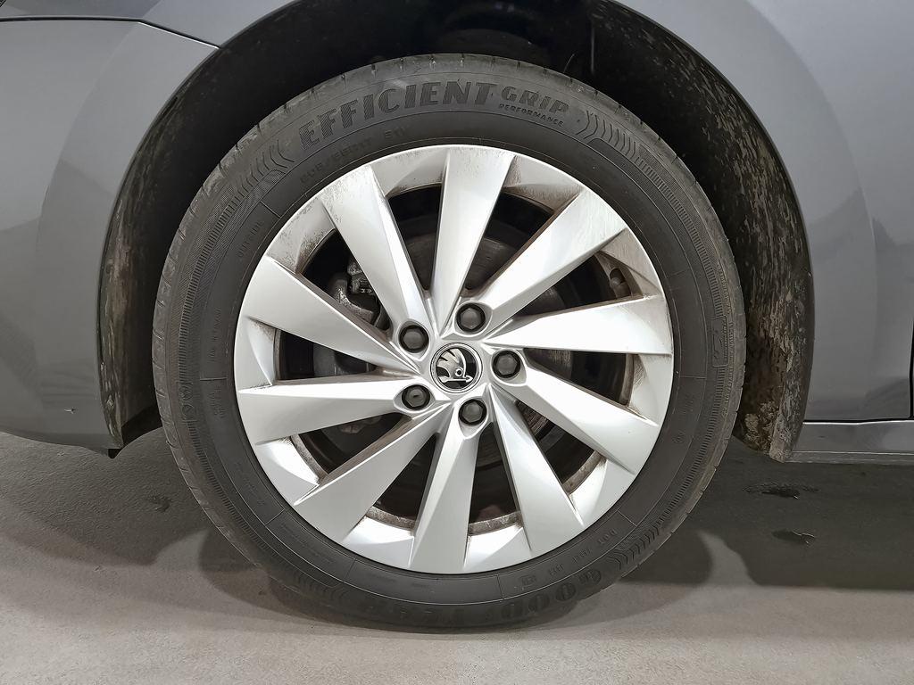 Skoda Octavia 1.5 TSI m-HEV Selection DSG 85 kW (116 CV) - 7