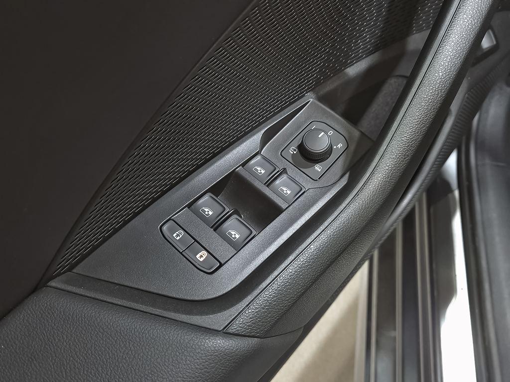 Skoda Octavia 1.5 TSI m-HEV Selection DSG 85 kW (116 CV) - 8