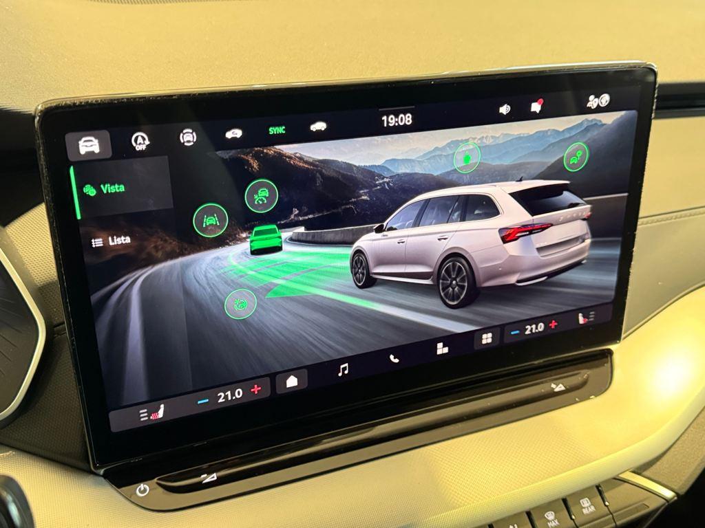 Skoda Octavia Combi 1.5 TSI m-HEV Selection DSG 110 kW (150 CV) - 13