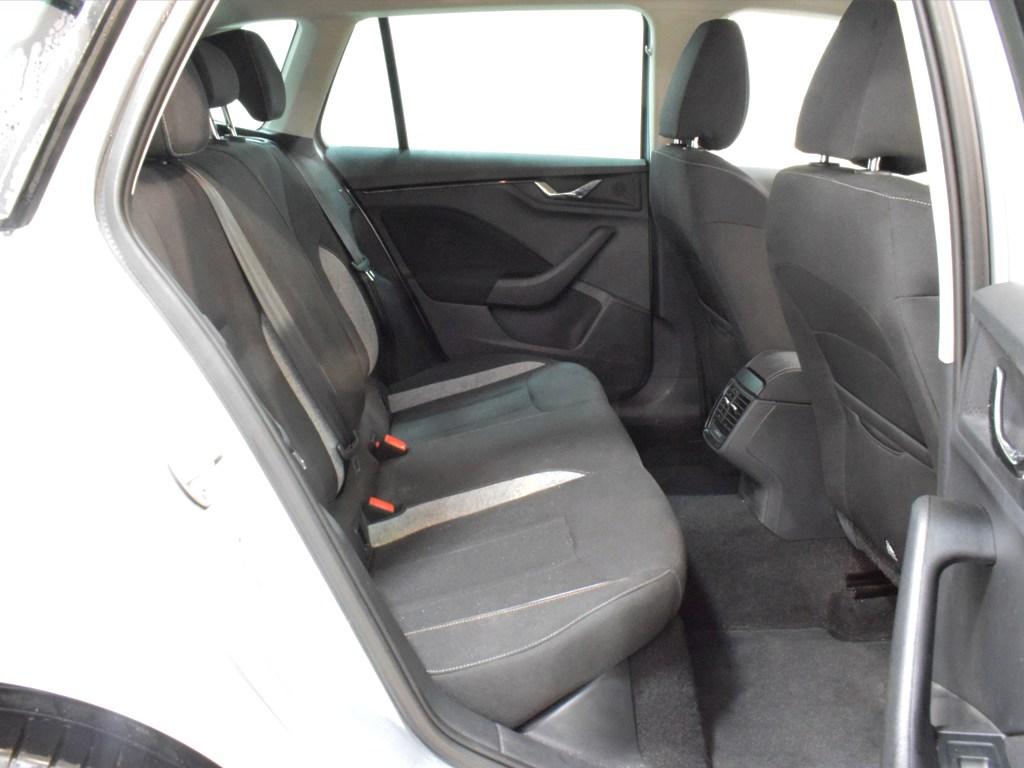 Skoda Kamiq 1.0 TSI Selection DSG 85 kW (115 CV) - 5