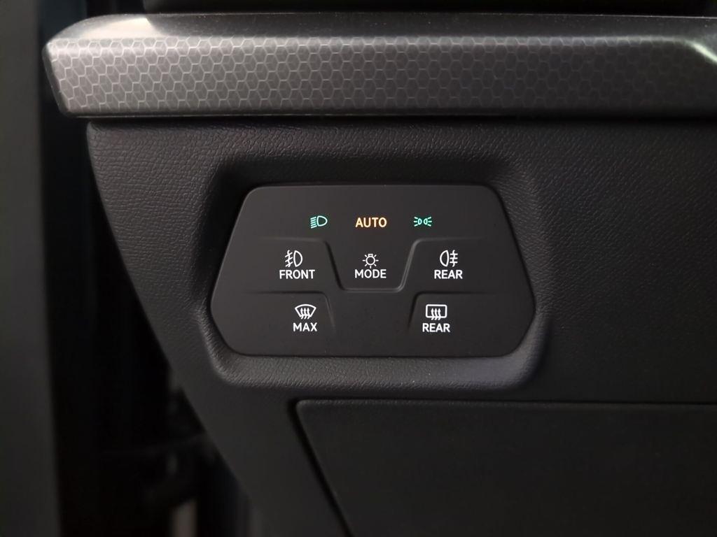 SEAT León 1.5 TSI S&S Style 25 Aniversario 85 kW (116 CV) - 17