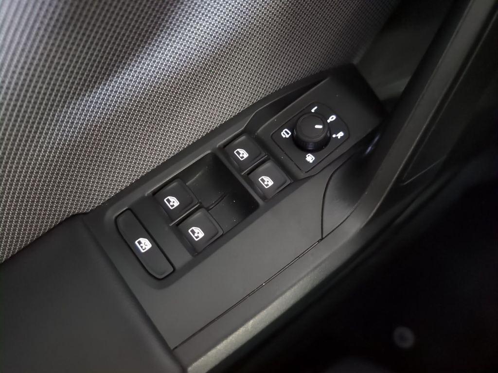 SEAT León 1.5 TSI S&S Style 25 Aniversario 85 kW (116 CV) - 17