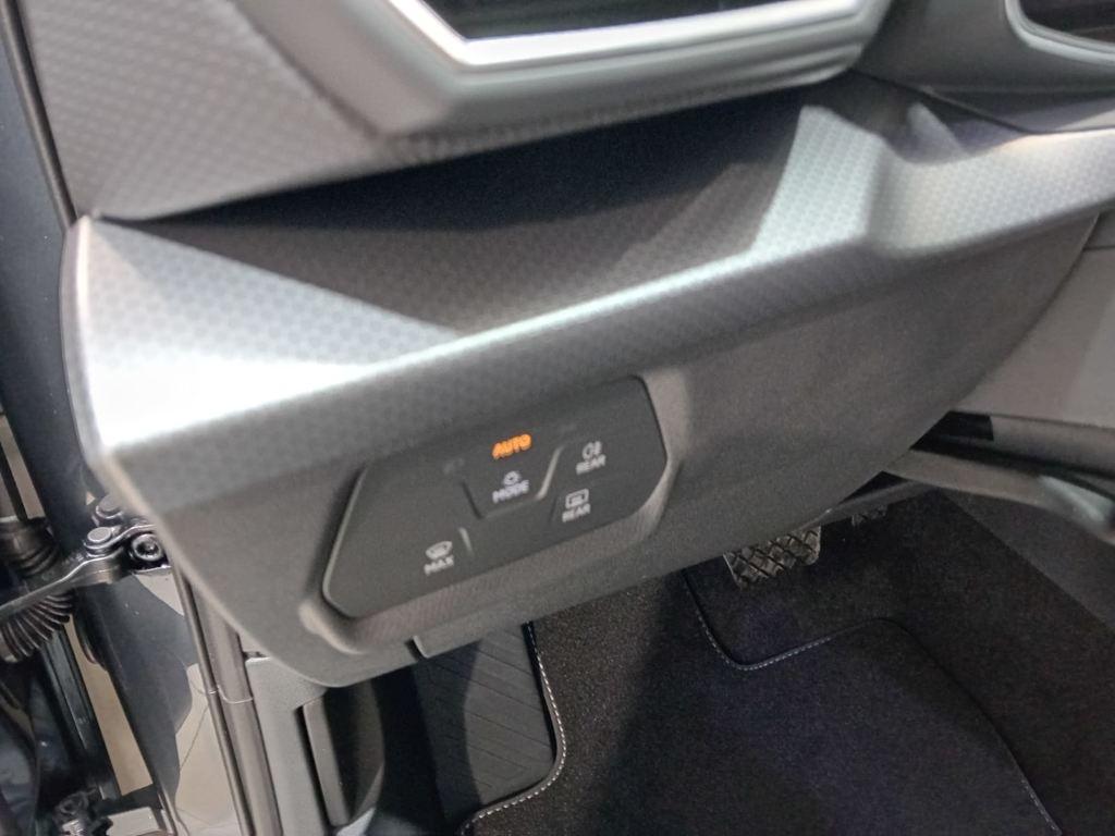 SEAT León 1.5 eTSI Style 25 Aniversario DSG 85 kW (116 CV) - 9