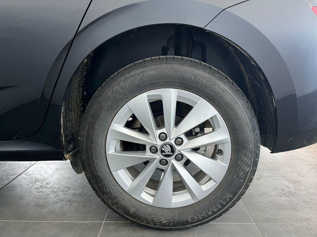 Skoda Kamiq 1.0 TSI Selection DSG 85 kW (115 CV) - 7